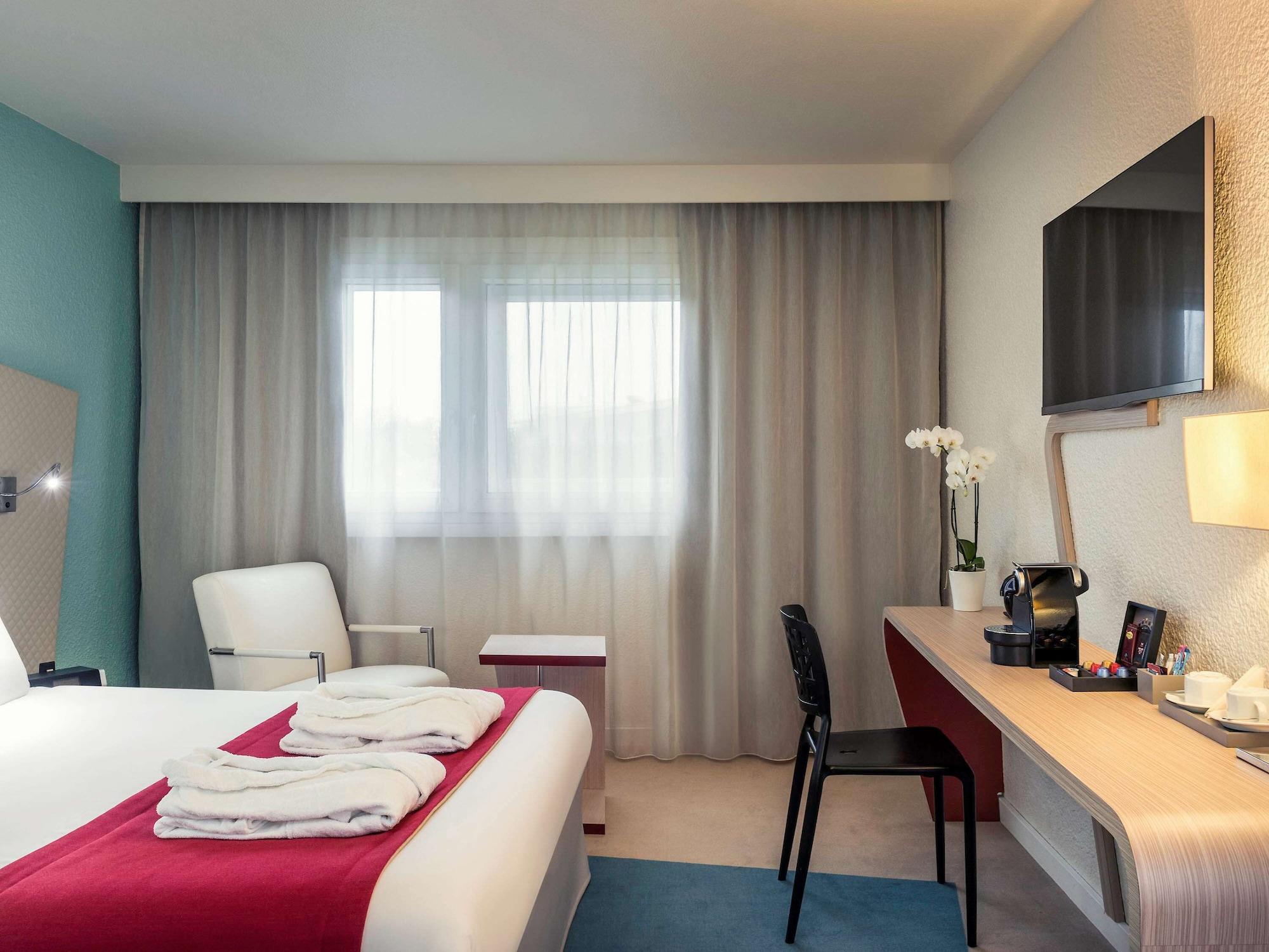 Mercure Paris Le Bourget Aeroport Hotel Le Blanc-Mesnil Bagian luar foto